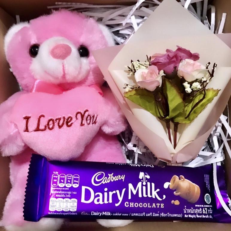 

Bisa Cod Kado Anniversary / Hadiah Ulang Tahun / Hampers Boneka Teddy / Kado Valentine / Kado Pacar Cod