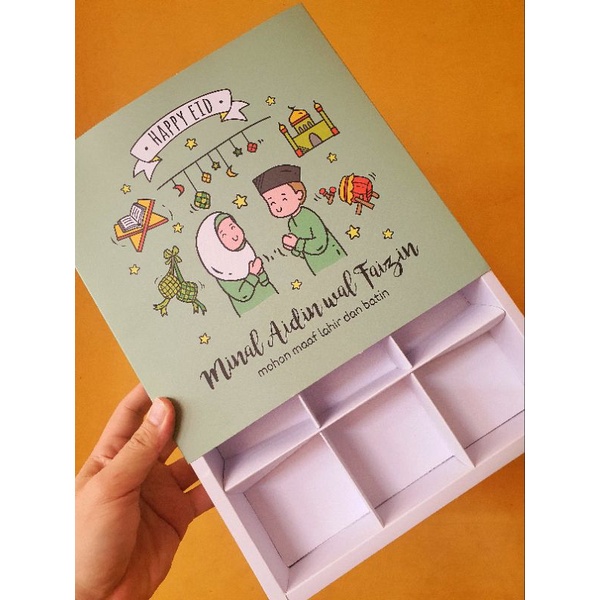 

5 pcs dus box putih motif idul fitri silahturahmi sekat 9 uk 7.3 cm