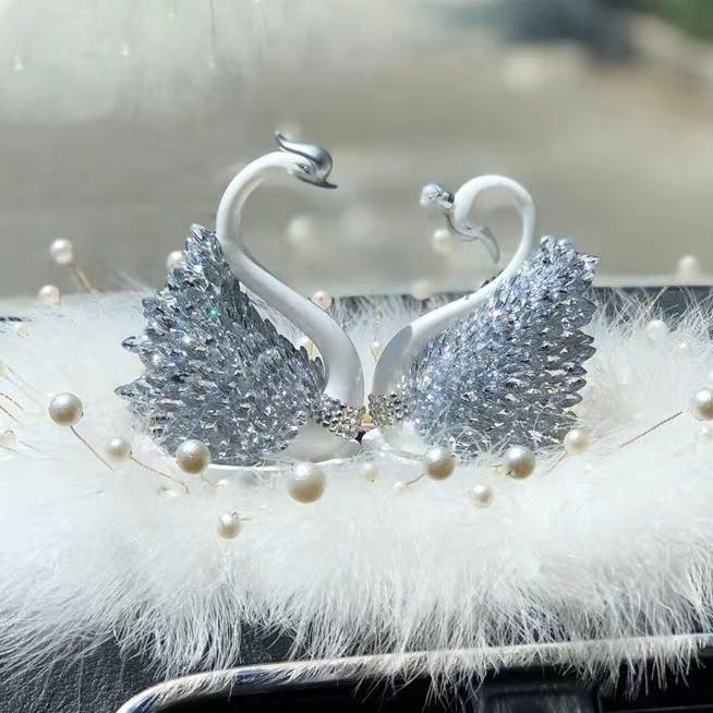 Pajangan Mobil Angsa Swan Putih