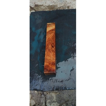 Burl Amboyna 1712410