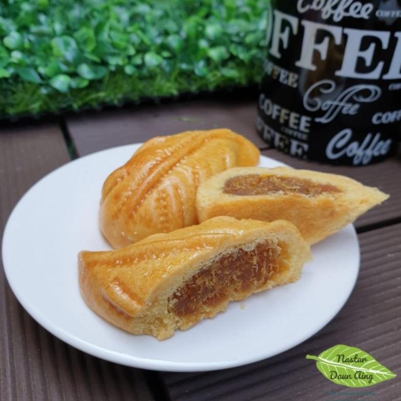 

TRY Nastar bentuk Daun by Mrs. Aing (1 box isi 10 pcs) Edisi Christmas Hampers Available ! TERLARIS