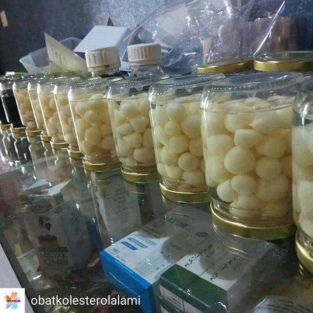 

Hs Acar Bawang Putih Lanang Tunggal Laki ( Piled Garlic) 125 Gram