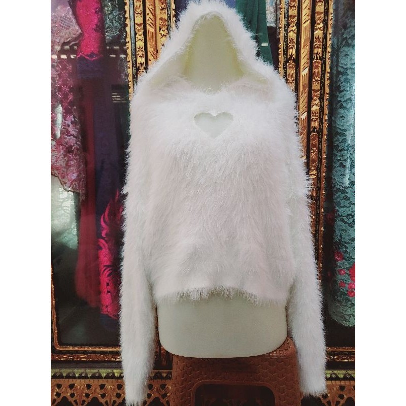 Hoodie Fuzzy / Sweater Bulu Putih Love