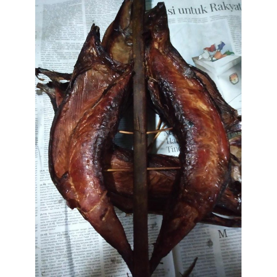 

Ikan cakalang fufu (asap)