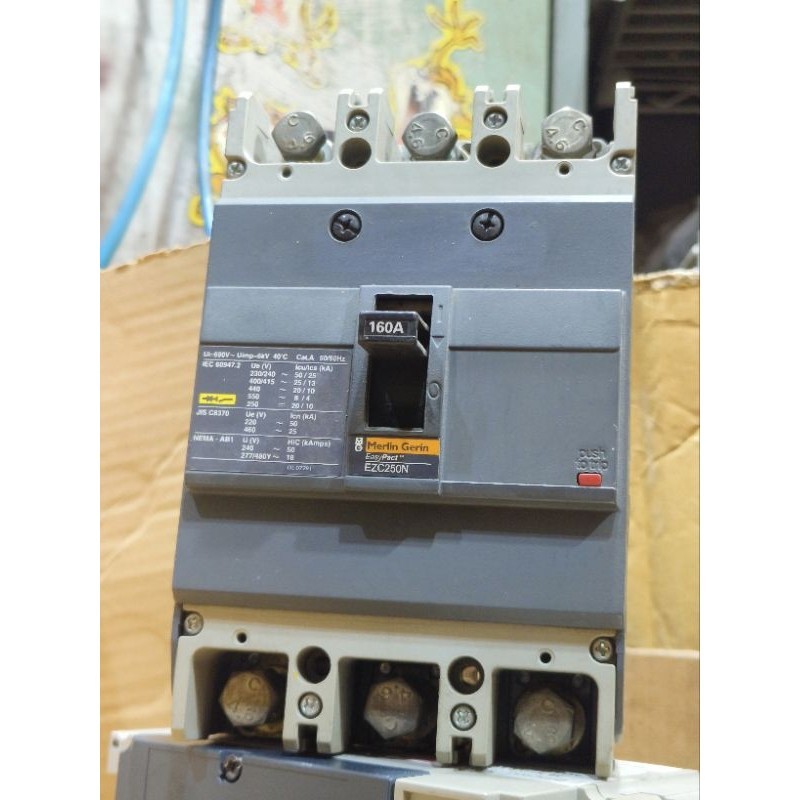 BREKER MCCB MERLIN GERIN EASYPACT EZC250N 160A