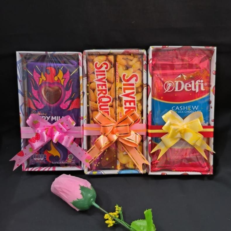 

Bisa Cod Cadburry Pop Heart / Cokelat Hadiah Valentine / Coklat Cadburry / Coklat Box / Silverqueen / Hadiah Pacar Murah