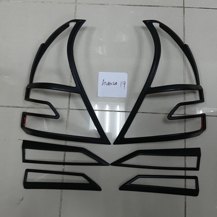 Garnish blkg mobil tyt Avanza 2019-2021