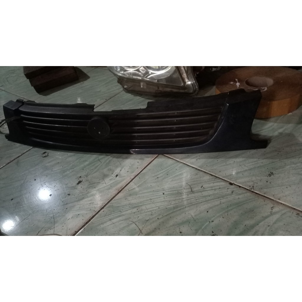 Grill mazda 323 famili lantis original