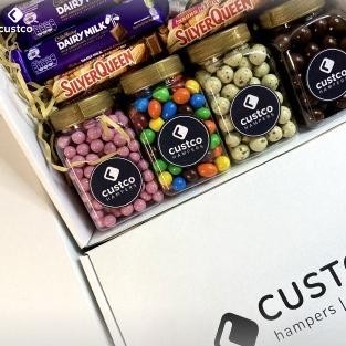 

PROMO MURAH Hampers Cokelat Full Premium | HC02 | Custco Hampers Lebaran | Giftbox Cokelat | Kado Cokelat