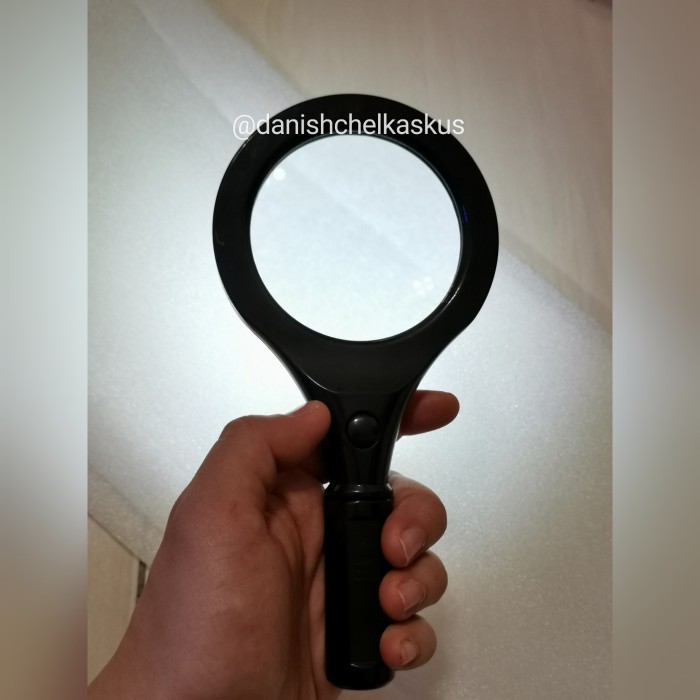 

Terlaris Kaca Pembesar Dengan Lampu Led Penerangan Baca Magnifying Glass Promo Terbaru