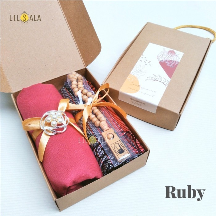 

Ready [HIAZ] Petite Hampers Mamba Bumi Kue Sajadah Travelling Hijab Asthetic