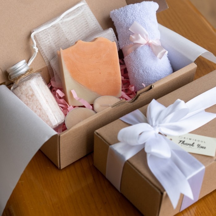 

Ready Christmas Hampers Soap 1-Soap Self Care Set - Hampers Natal