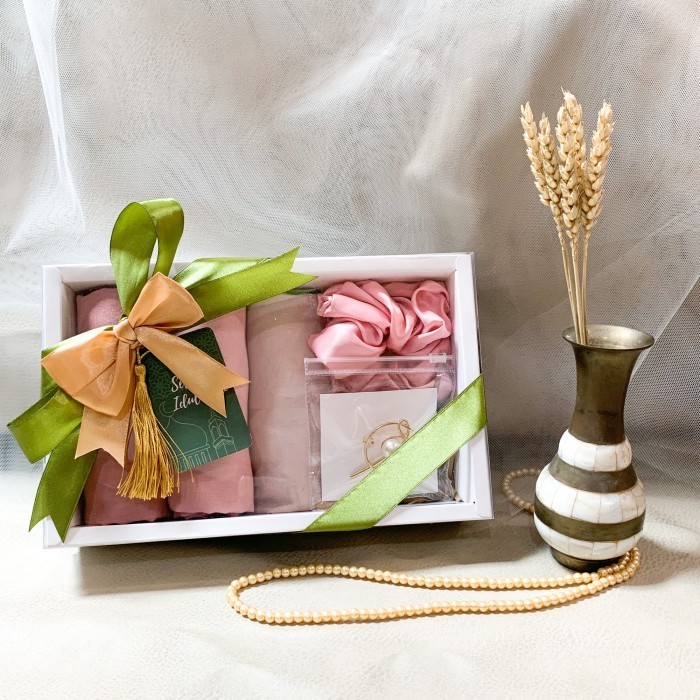 

Ready Hampers Lebaran Premium Hampers Hijab Set with Box