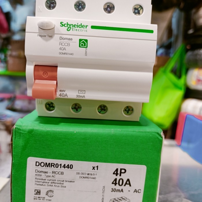 RCCB/ELCB SCHNEIDER DOMAE 4P 40A 30MA