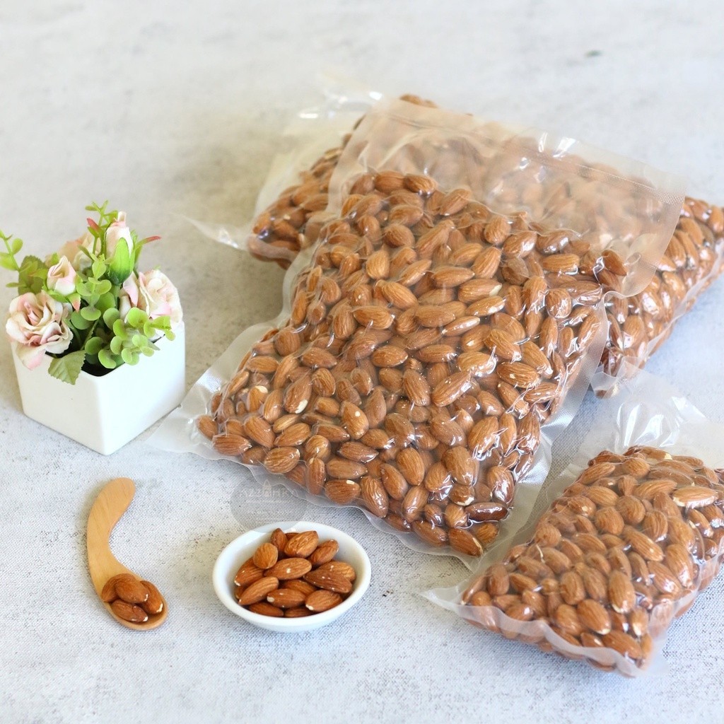 

Roasted Almond Whole Preum 1 KG - Kacang Almond