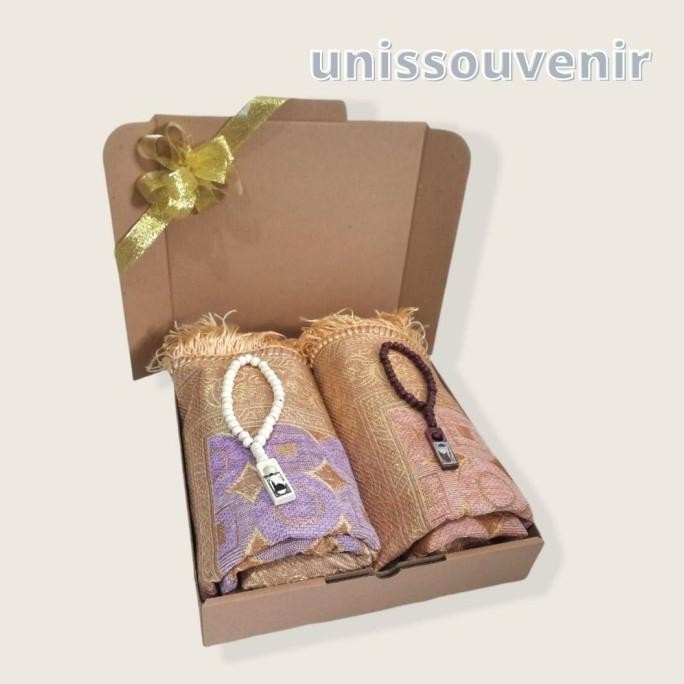 

Kado Hampers Box/Wedding/Hadiah Pernikahan Sajadah Benang Emas Premium