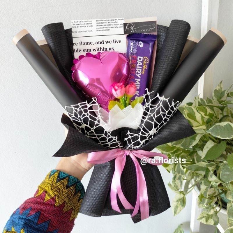 

T3Q BUKET COKLAT / HARI VALENTINE / COKLAT VALENTINE / BUKET SILVERQUEEN /HADIAH VALENTINE AAF