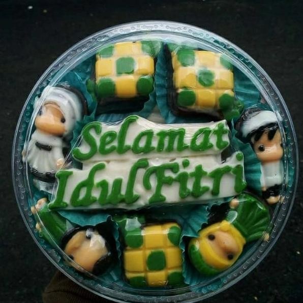 

New Coklat Karakter Tema Lebaran Original