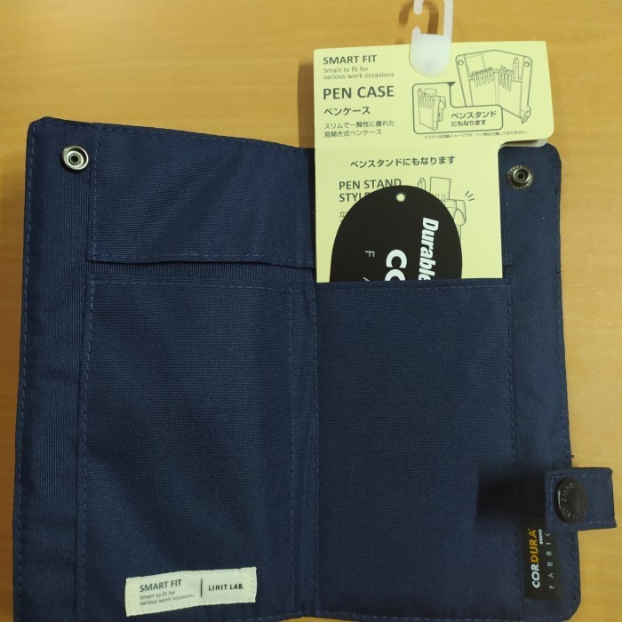 

Lihit Lab Bentuk Dompet Alat Tulis Pen Case A-7585 Biru Navy