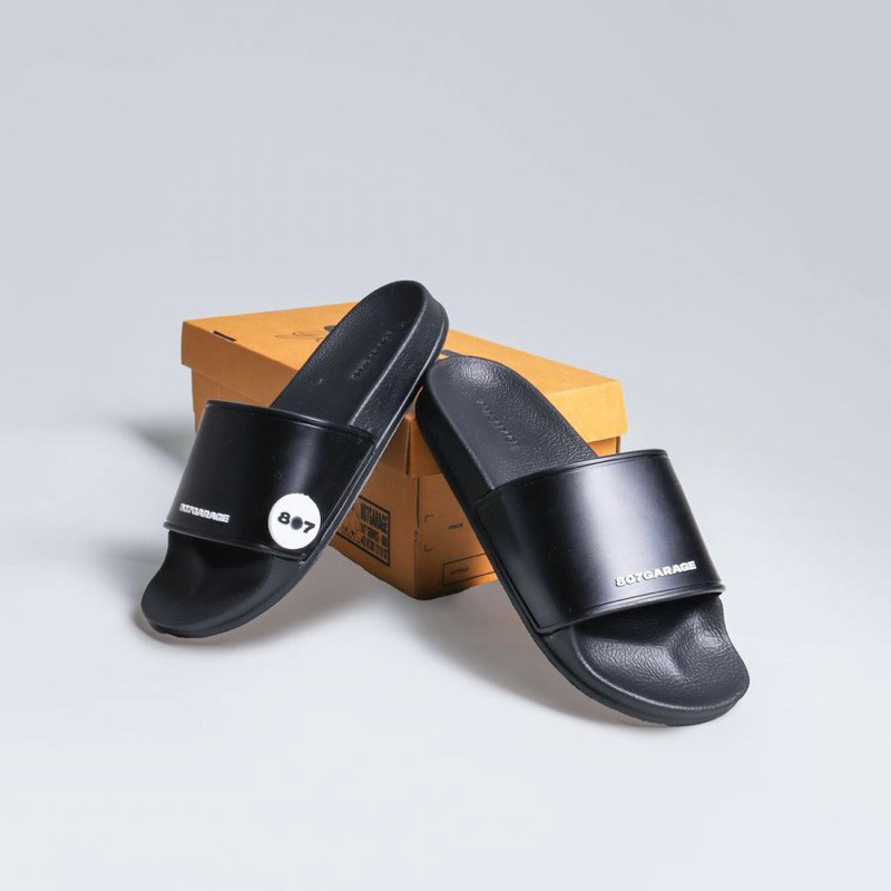 [ONLINE EXCLUSIVE] 807GARAGE Core Slides