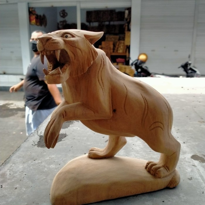 ((((()paling dicari] Patung Macan Dengan Tatakan Kayu/Patung Macan Kayu