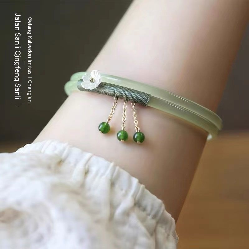 

Light Blue Chalcedony Grape Green Jingle Bracelet Blype Bracelet Temperament