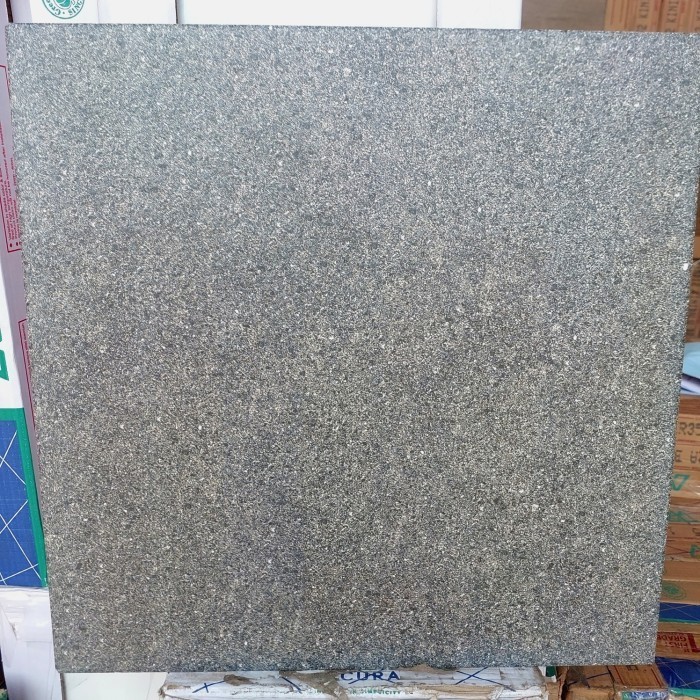 KERAMIK 50X50 ABU TIPE SUGOI / GREY / 50X50 MOTIF GRANIT ABU tipe 2