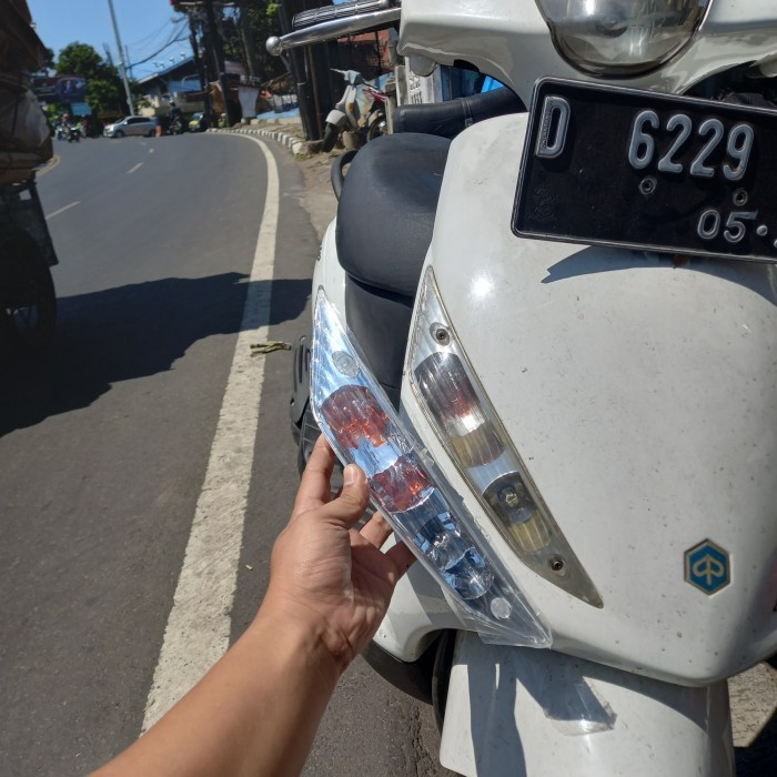 Baru Lampu Sen Sein Depan Piaggio Zip