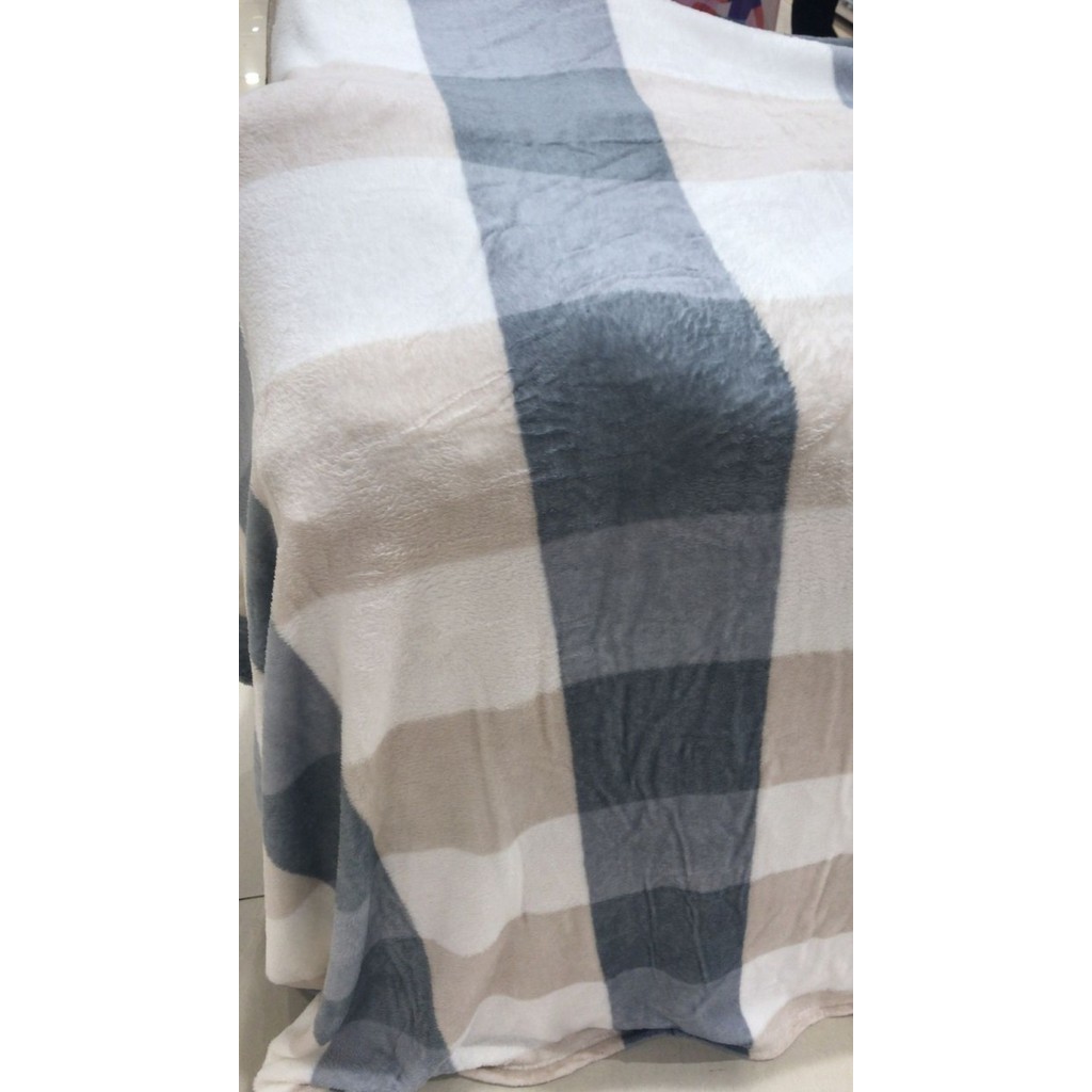Selimut Pantone Selimut lembut nyaman dan hangat ukuran 150x200cm WMO