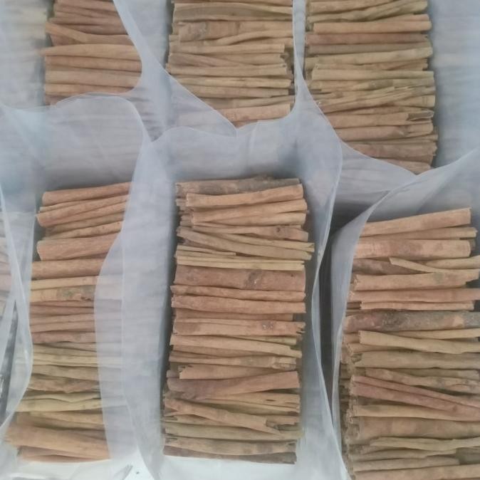 

CINNAMON STICK/ KAYU MANIS UTUH- 500 gram. TK