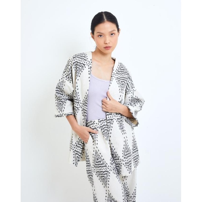 Oemah Etnik White & Grey Gili Timur Outerwear