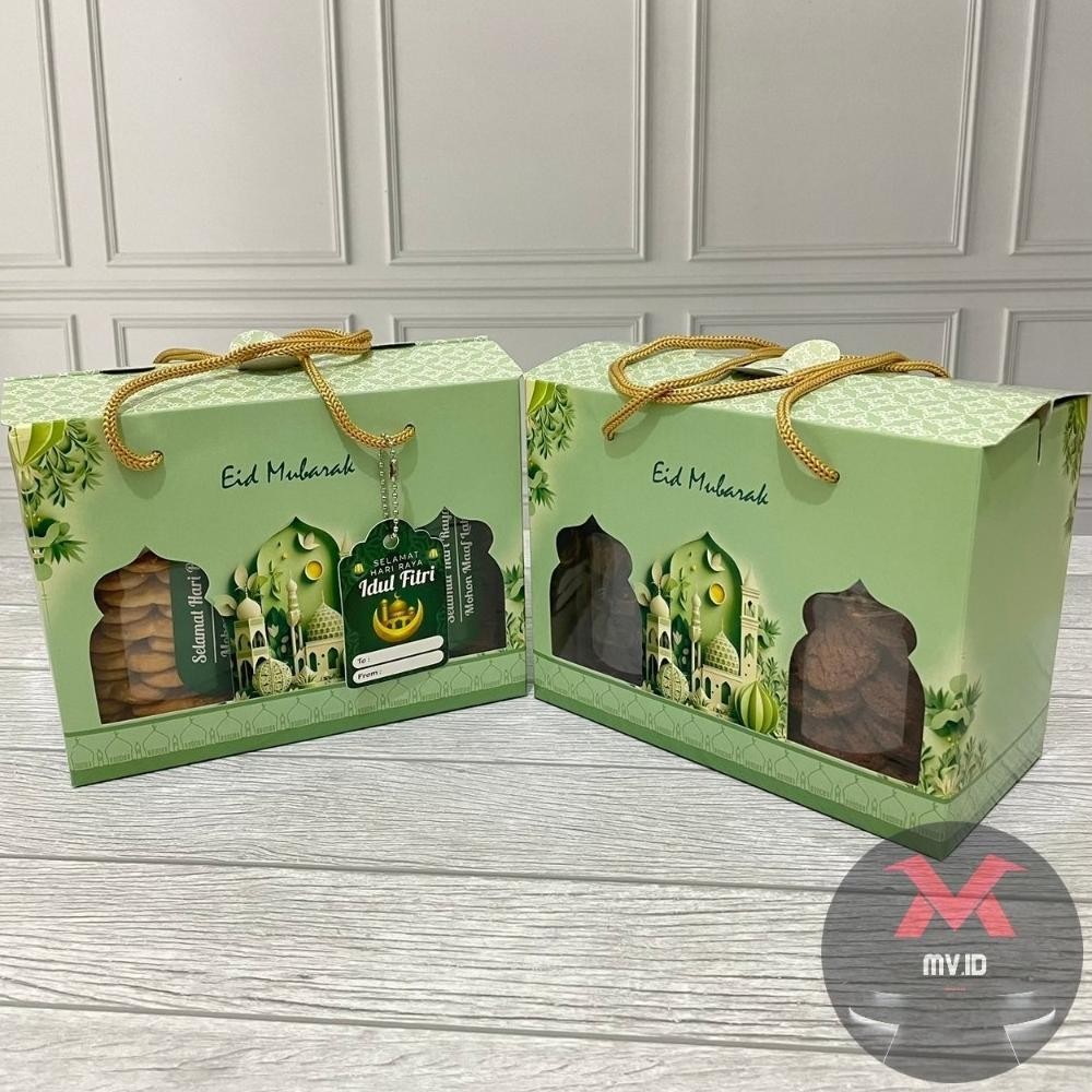 

SPECIAL READY STOK HAMPERS LEBARAN PARCEL THR HARI RAYA IDUL FITRI PRREMIUM | KADO HAMPERS ISI 2 JAR BESAR SPESIAL COOKIES CHOCOLATE ALMOND COOKIES DAN KURMA GIFT FREE KARTU UCAPAN GIFT THR EID MUBARAK MV.id Official DD58