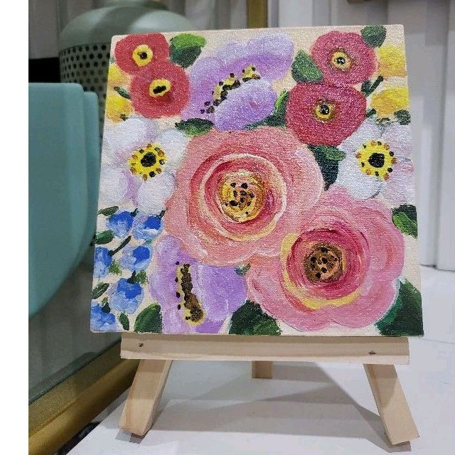 

Mini painting with easel. Ukuran 15x15cm. Lukisan asli. Cute and elegant choice for hampers and gift.