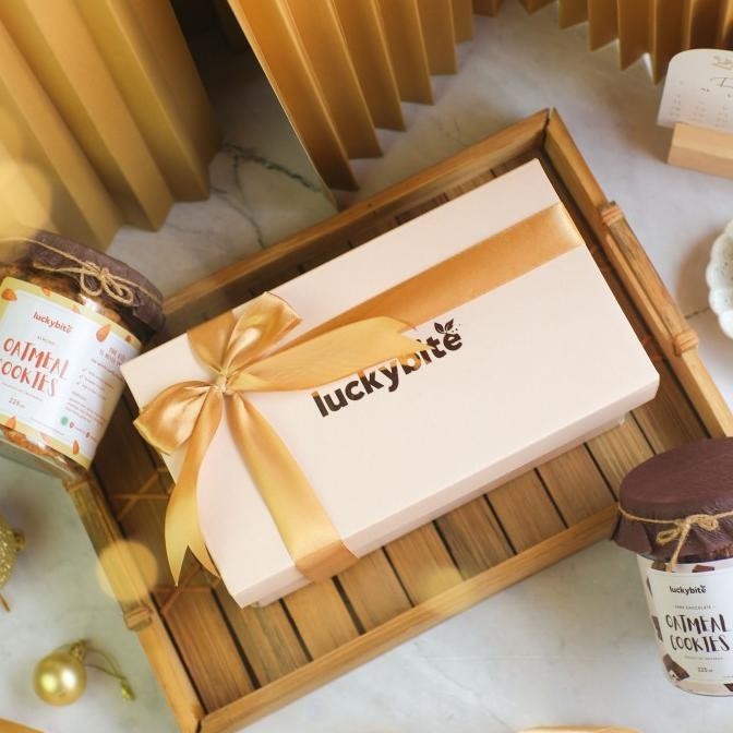 

Hampers / Gift Box / Kado - Semi Hardbox - Oat Cookies 2 Jar + Pita