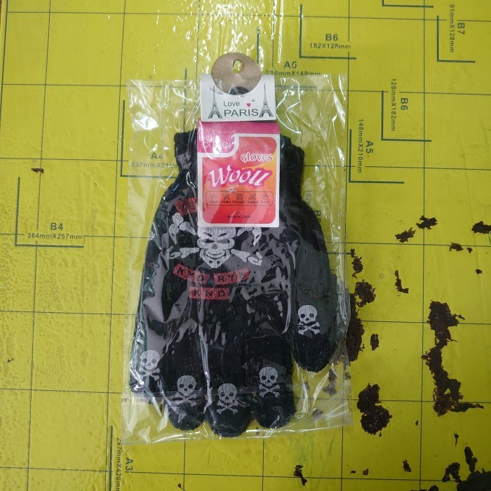 

Sarung Tangan Hitam Qi Shen