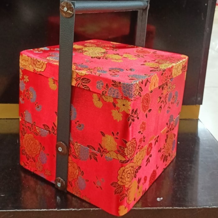 

Box Hampers Bulat Besar Imlek Cny