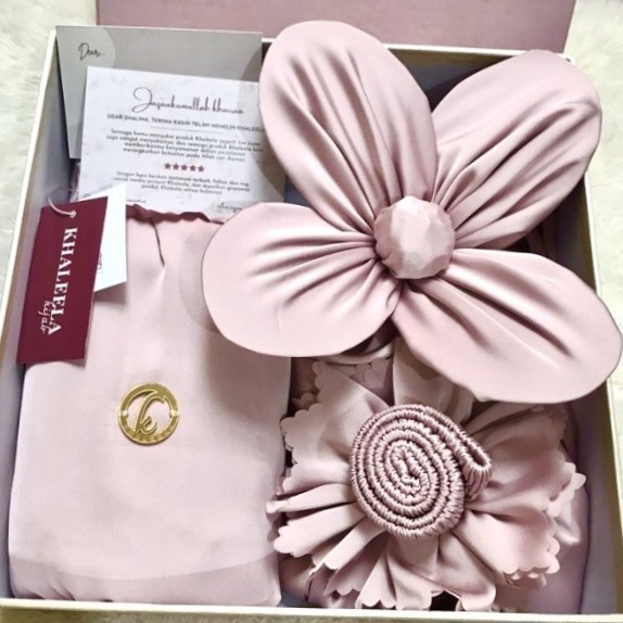 

Gift Set Khusyu Hampers Mukena Kado Hadiah Ulang Tahun Hari Ibu Mahar