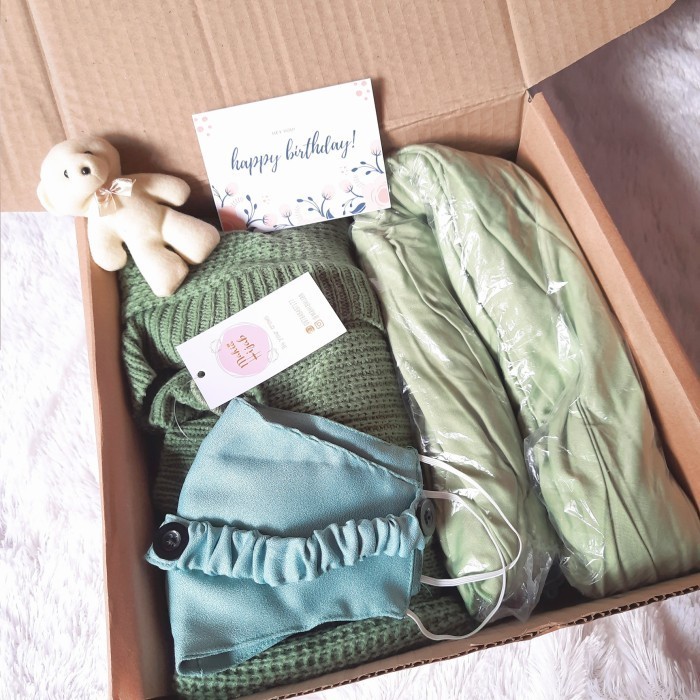 

Hampers Set Cardi