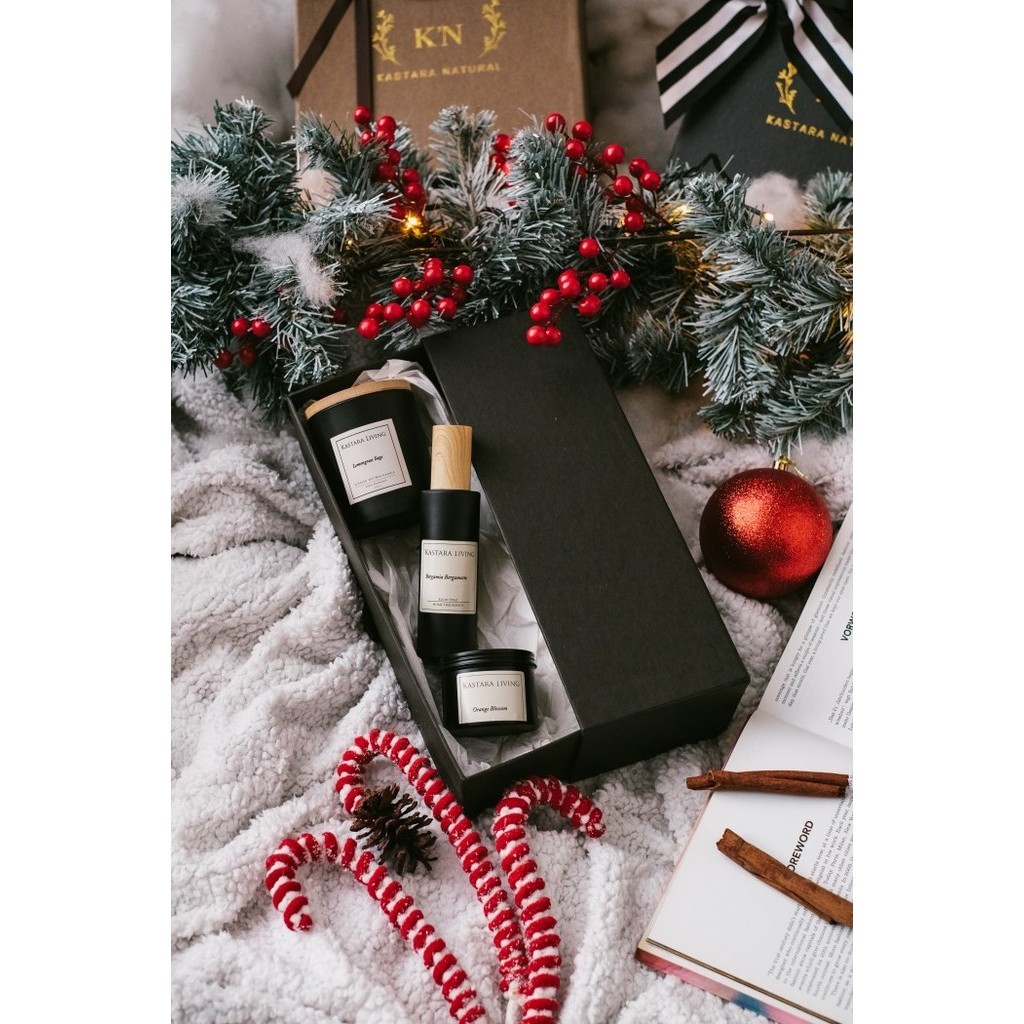 

Christmas Day 4, Four Calling Birds Christmas Hampers