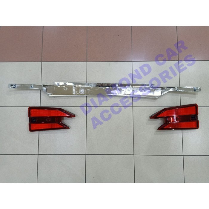 TRUNKLID SMOKE CHROME + REFLEKTOR AVANZA VELOZ 2019 MODEL GANTI