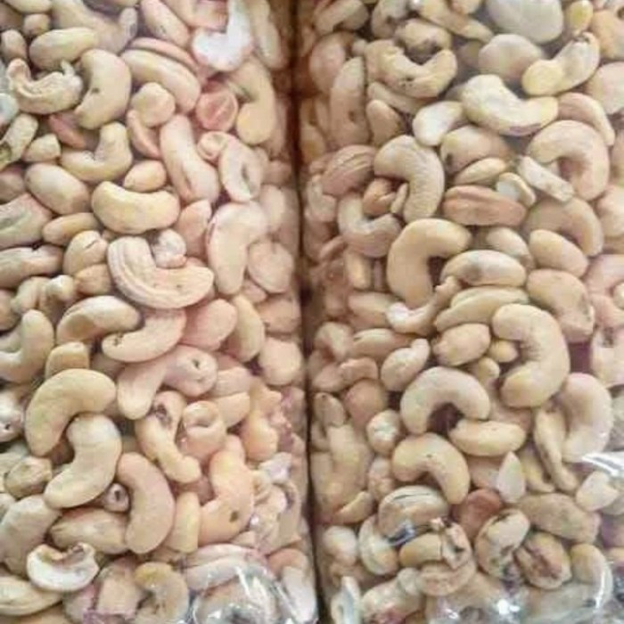 

TERBATAS kacang mede utuh mentah 1kg