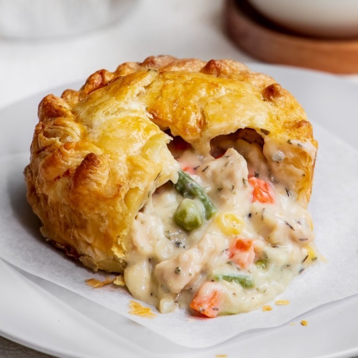 

TERJAMIN Aussie Pie - Creamy Chicken - snack sarapan bekal pastry kue