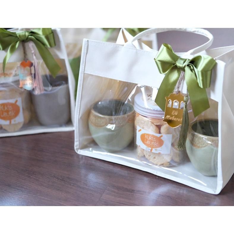 

Ready>>> Hampers Lebaran Kue Dan 2 Mug / Hampers Idul Fitri / Parcel Lebaran