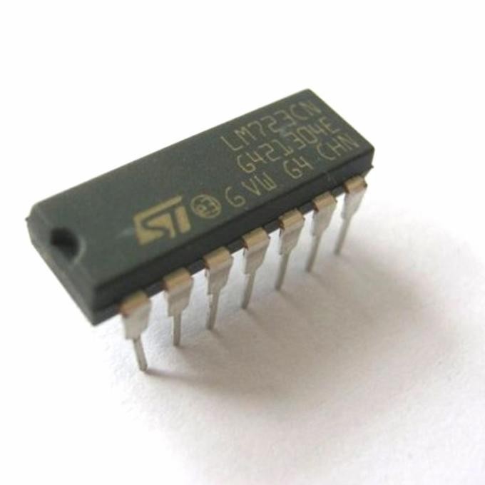 Diskon IC LM723 Asli original dip-14 ST CHN LM 723 High Voltage Regulator dre3 Murah