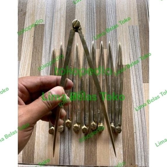 

Jangka Semat Navigasi Peta 7 inch Kuningan Full