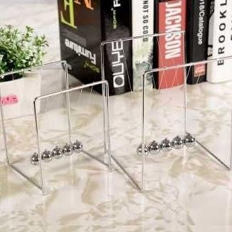 Pajangan Meja Pendulum Newton Stainless Steel Size S