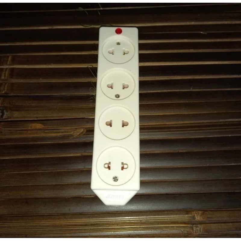 stop kontak 4 lubang gepeng cahaya