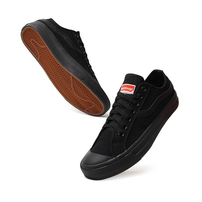 DORKS COSPLAY FULL BLACK SEPATU PRIA SEPATU WANITA SNEAKERS