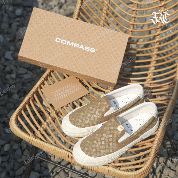 SEPATU COMPASS SLIP ON KAWUNG