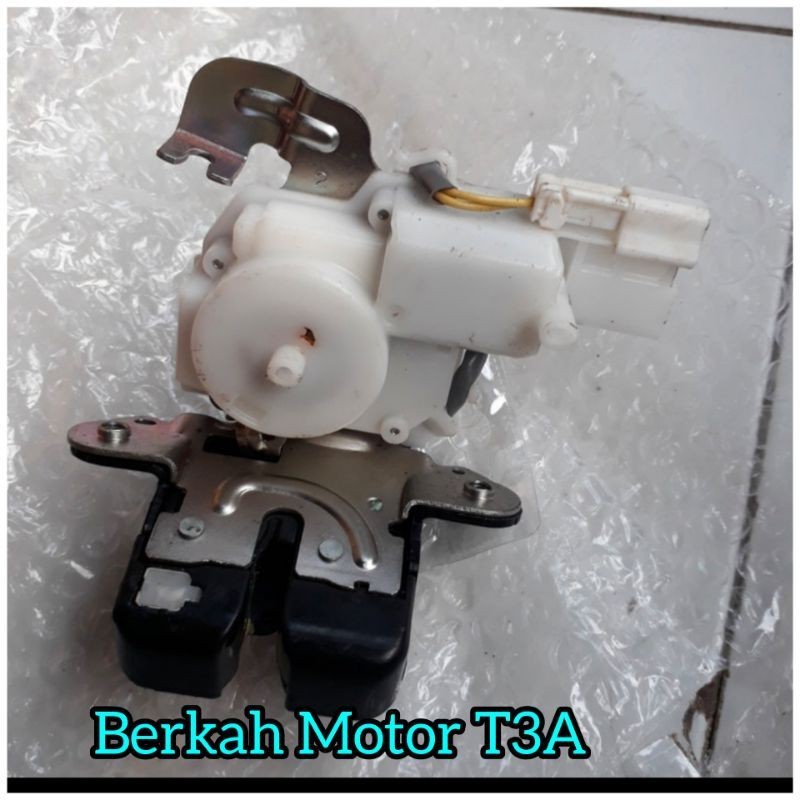 Doorlock Door Lock Bagasi Belakang Honda HRV 2015 Up Original